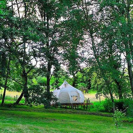 Nuit Etoilee En Pleine Nature Solignac Exterior foto